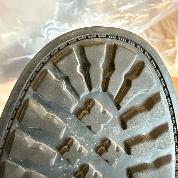 UGG Women’s Chaney Black Suede Water-Resistant Mid Boots - Size 8 - Picture 11 of 13